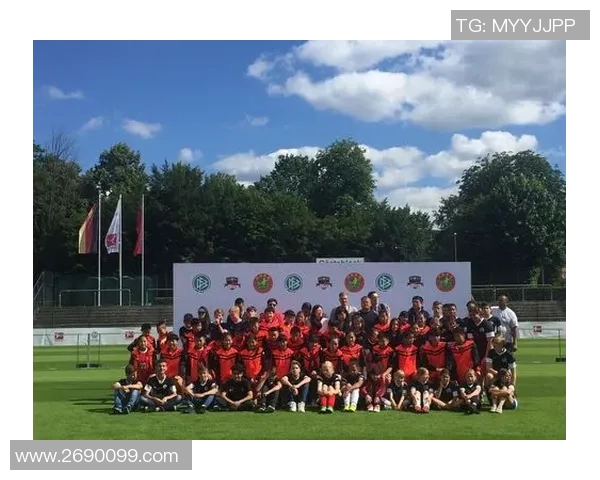 足球盛况：激情四溢的绿茵场上演绎梦想与荣耀的传奇之旅